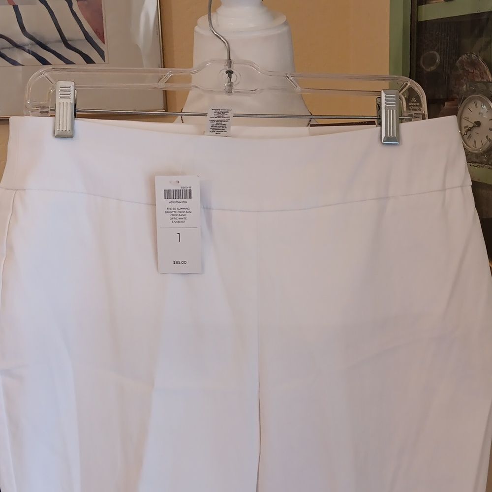 NWT. Chico's Optic White Brigitte Crop Pants - Picture 2 of 11